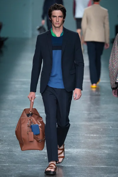 Look 18